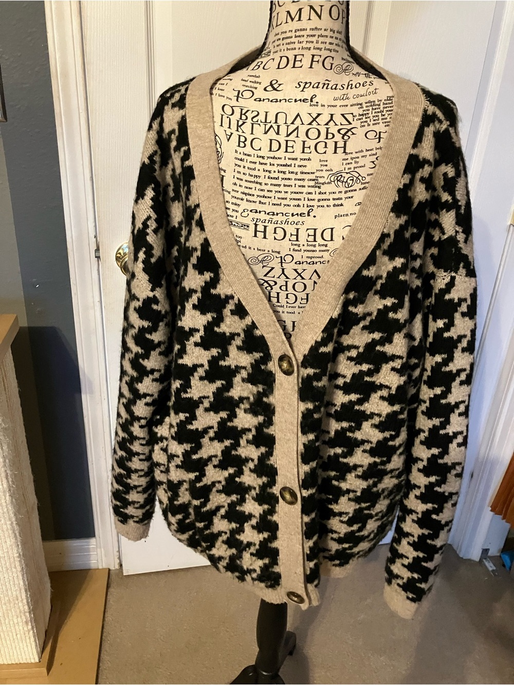 H&M Black & Cream Houndstooth V-Neck Button Cardigan